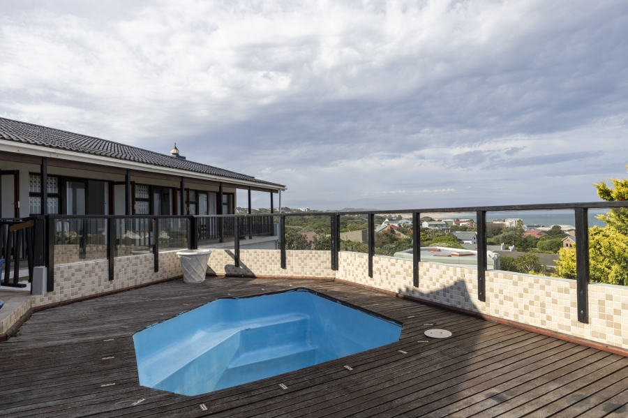 8 Bedroom Property for Sale in West Beach Eastern Cape